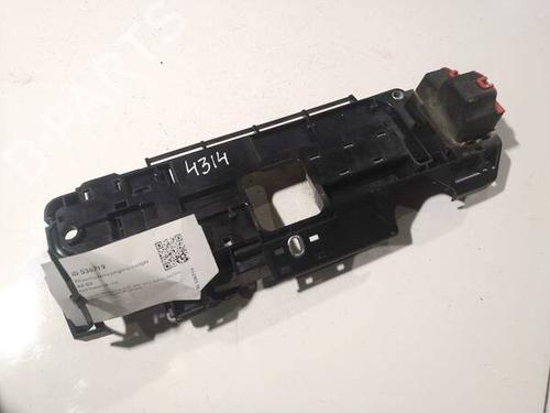 Used Fuse box Fuse box CHRYSLER VOYAGER / GRAND VOYAGER III (GS_, NS_) 2.0 i (133 hp) 33999879 33999879