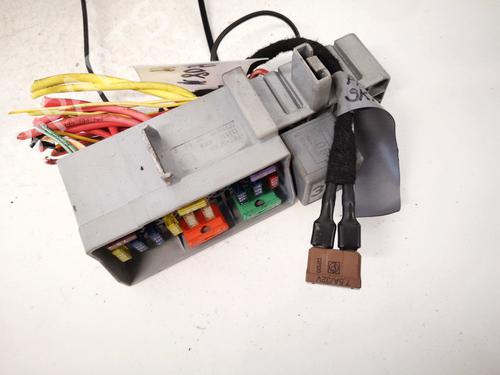 Used Fuse box Fuse box 32907365 32907365