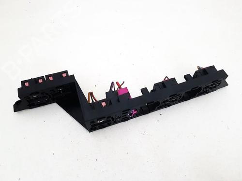 Used Fuse box Fuse box VW PHAETON (3D1, 3D2, 3D3, 3D4, 3D6, 3D7, 3D8, 3D9) 4.2 V8 4motion (335 hp) 33508166 33508166