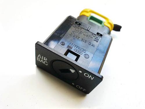 switch-seat-leon-1p1-2005-2006-2007-2008-2009-2010-2011-2012-2013-36347171 main image