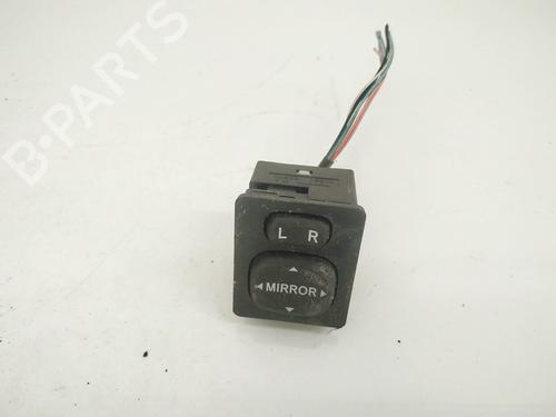 Comando specchietti Comando specchietti TOYOTA YARIS (_P9_) 1.0 VVT-i (KSP90_, KSP90R) (69 hp) 35461817 35461817