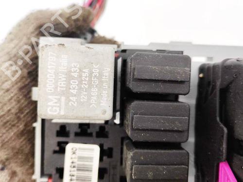 Fuse box OPEL MERIVA A MPV (X03) 1.6 (E75) | BP32933427E1 - Image 3