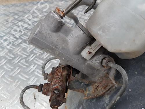 Used Brake master cylinder Brake master cylinder MITSUBISHI CARISMA (DA_) 1.8 MSX - 16V (DA2A) (140 hp) 35667599 35667599
