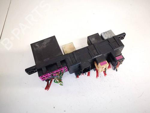 Used Fuse box Fuse box 32964024 32964024