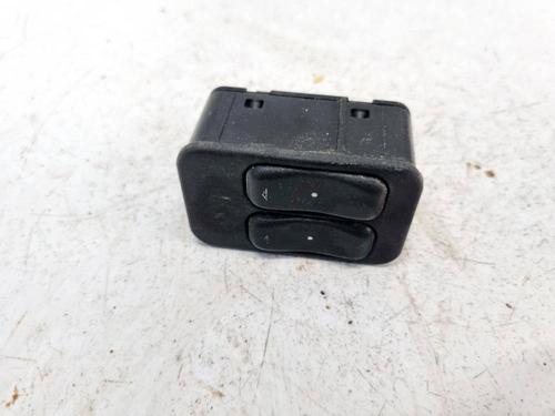 Used Switch OPEL MERIVA A MPV (X03) 1.6 16V (E75) (100 hp) 32581304