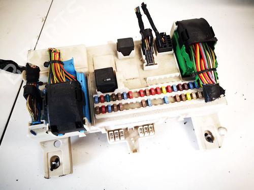Used Fuse box Fuse box VOLVO V50 (545) 2.0 D (136 hp) 32557352 32557352