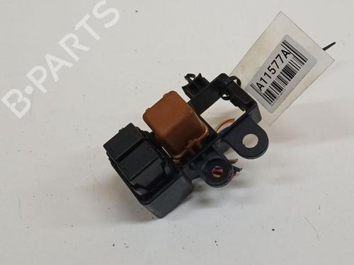 Used Fuse box Fuse box 37598084 37598084