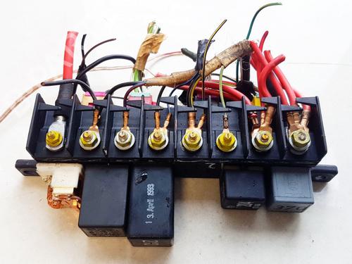 Used Fuse box Fuse box AUDI 100 C4 Avant (4A5) 2.5 TDI (115 hp) 33528133 33528133