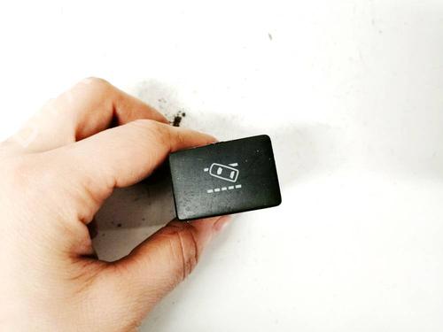 switch-renault-megane-iii-hatchback-bz01_-b3_-2008-35183477 main image