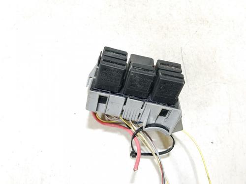 fuse-box-opel-corsa-c-x01-2000-2001-2002-2003-2004-2005-2006-2007-2008-2009-33526511 main image