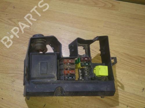 Used Fuse box Fuse box CITROËN XSARA (N1) 1.4 i (75 hp) 33497122 33497122