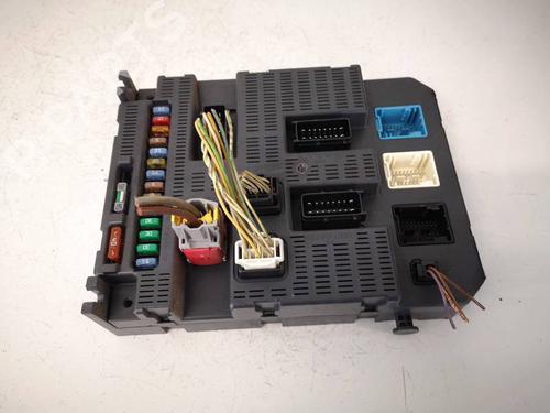 Used Fuse box Fuse box 37084430 37084430