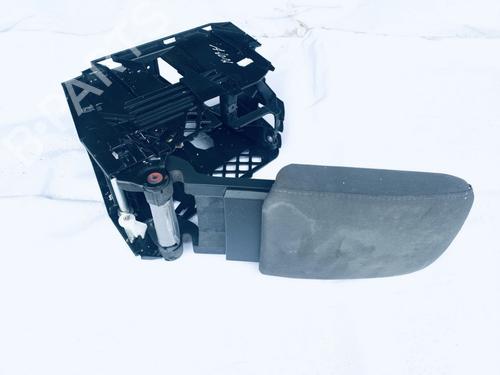 Used Armrest / Center console Armrest / Center console VW JETTA III (1K2) 2.0 TDI (140 hp) 35634871 35634871