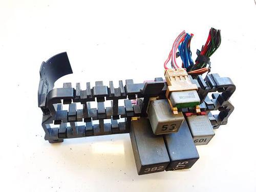Used Fuse box Fuse box 32567215 32567215