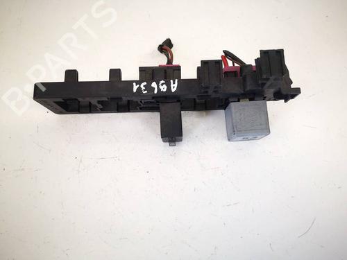 Used Fuse box Fuse box VW PASSAT B6 (3C2) 2.0 TDI 16V (140 hp) 32964290 32964290