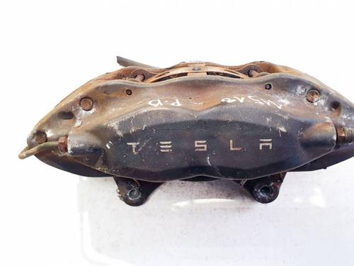 Used Right front brake caliper Right front brake caliper TESLA MODEL S (5YJS) 85 (367 hp) 39734095 39734095