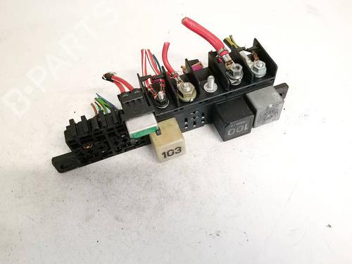 Used Fuse box Fuse box 32600620 32600620