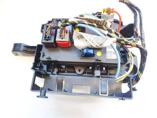 Used Fuse box Fuse box 32533191 32533191