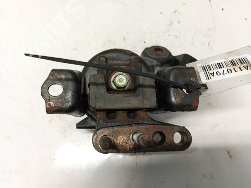 Used Engine mount Engine mount TOYOTA AVENSIS (_T25_) 2.0 D-4D (CDT250_, CDT250R) (116 hp) 32531600 32531600