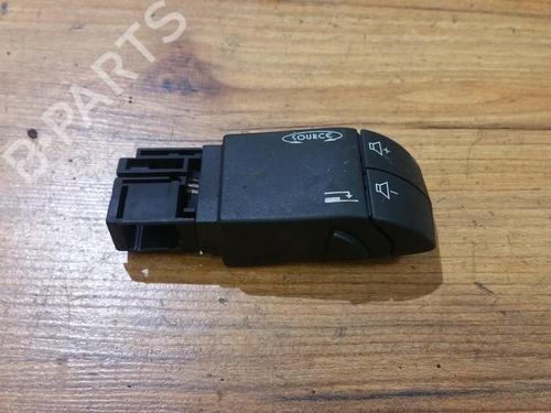 Used Steering wheel controls Steering wheel controls 35647153 35647153