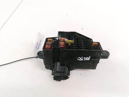 Used Fuse box Fuse box VW GOLF V (1K1) 1.9 TDI (105 hp) 33084130 33084130