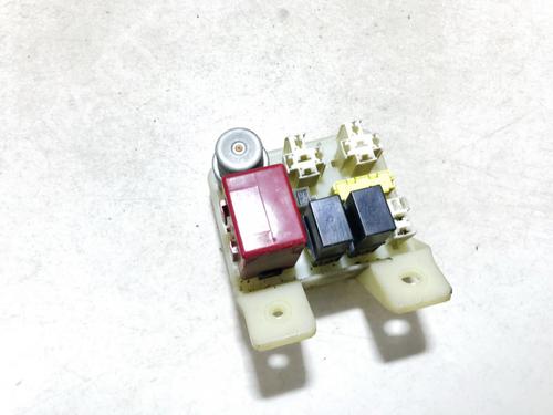 Used Fuse box Fuse box MITSUBISHI LANCER V (CB_A, CD_A, CE_A) 2.0 Diesel (CB8A) (68 hp) 33068199 33068199