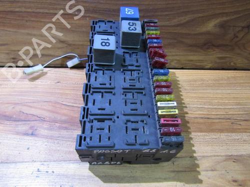 Used Fuse box Fuse box VW PASSAT B3/B4 Variant (3A5, 35I) 1.6 (72 hp) 33481088 33481088