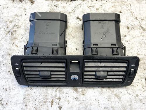 Used Air vent Air vent VOLVO V50 (545) 2.0 D (136 hp) 32885392 32885392
