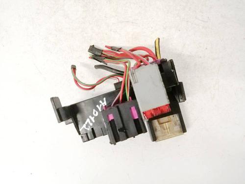 fuse-box-audi-a4-b5-8d2-1994-1995-1996-1997-1998-1999-2000-2001-32581333 main image