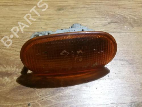 Pisca lateral direito Pisca lateral direito MITSUBISHI GALANT VIII Estate (EA_, EC_) 2.0 (EA2W) (136 hp) 35651996 35651996