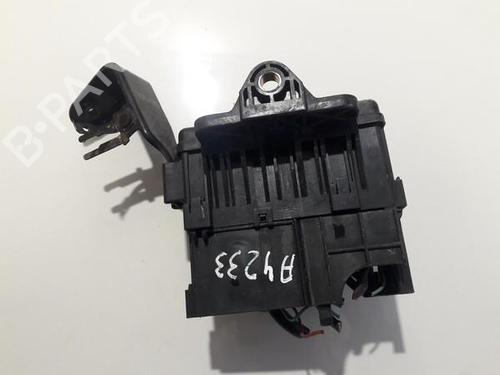 fuse-box-toyota-rav-4-ii-_a2_-2000-2001-2002-2003-2004-2005-33505589 main image