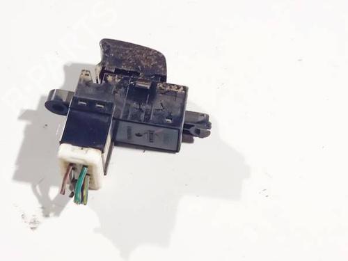 switch-nissan-primera-hatchback-p12-2002-32581013 main image