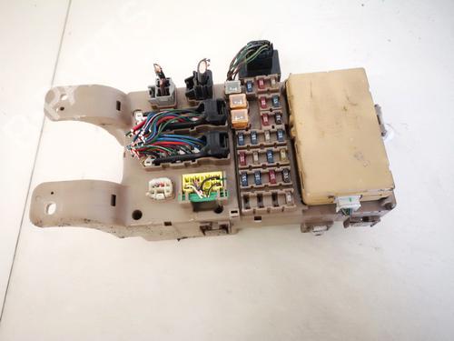 Used Fuse box Fuse box TOYOTA COROLLA Verso (_E12_) 2.0 D-4D (CDE120_, CDE120R) (90 hp) 33097279 33097279