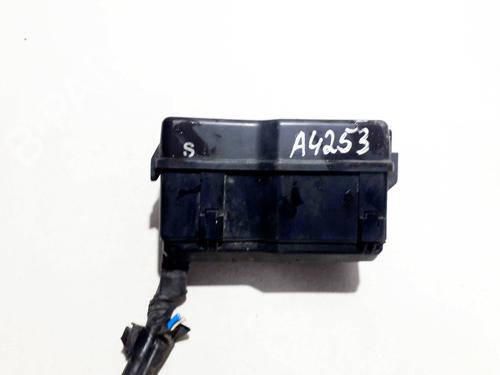Used Fuse box Fuse box TOYOTA AVENSIS (_T25_) 2.2 D-4D (ADT251_, ADT251R) (150 hp) 33511466 33511466