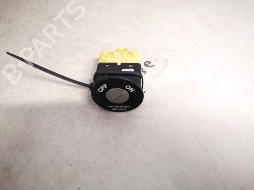 Used Switch KIA CEE'D Hatchback (ED) 1.4 (109 hp) 32927750