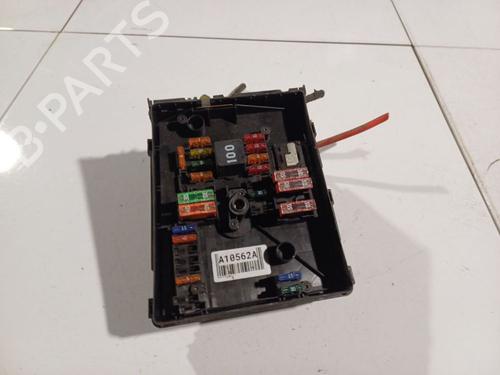 Used Fuse box Fuse box 32569634 32569634