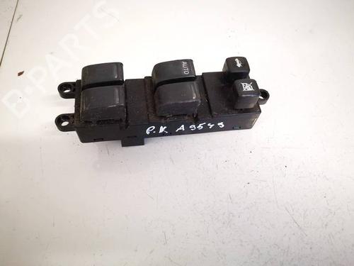 switch-nissan-primera-hatchback-p12-2002-32620839 main image