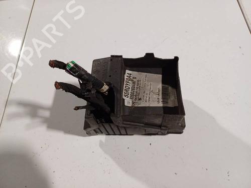 Used Fuse box Fuse box 32575842 32575842
