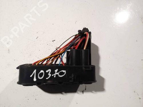fuse-box-vw-golf-v-1k1-2003-2004-2005-2006-2007-2008-2009-2010-32579699 main image