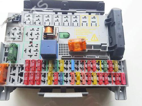 Used Fuse box Fuse box OPEL VECTRA B (J96) 2.0 DTI 16V (F19) (101 hp) 33519289 33519289