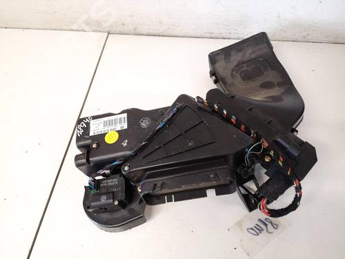 Used Heater resistor Heater resistor VW PHAETON (3D1, 3D2, 3D3, 3D4, 3D6, 3D7, 3D8, 3D9) 3.2 V6 (241 hp) 35314436 35314436