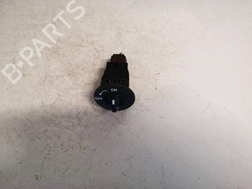 switch-renault-megane-iii-hatchback-bz01_-b3_-2008-32595739 main image