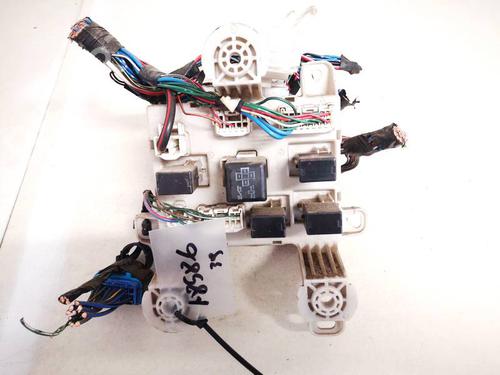 fuse-box-toyota-previa-ii-_r3_-2000-2001-2002-2003-2004-2005-2006-32924012 main image