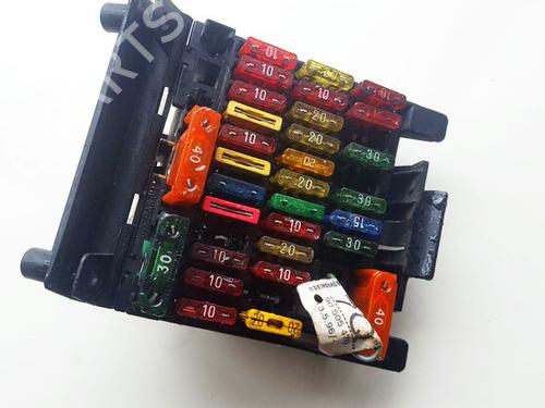 Used Fuse box Fuse box OPEL OMEGA B (V94) 2.5 DTI (F69, M69, P69) (150 hp) 33519502 33519502