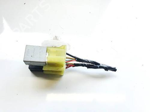 Used Fuse box Fuse box TOYOTA AVENSIS (_T25_) 2.4 VVT-i (AZT251_, AZT251R) (163 hp) 32585127 32585127