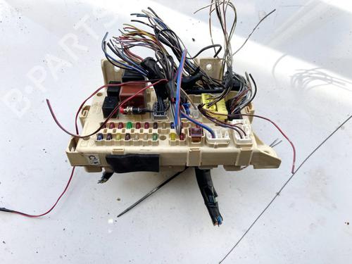Used Fuse box Fuse box 32886346 32886346