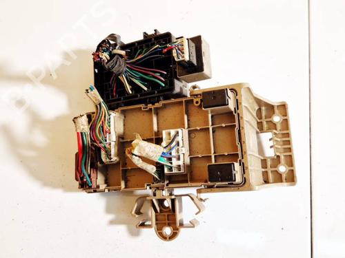 Used Fuse box Fuse box 32575517 32575517