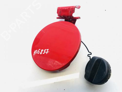 fuel-flap-toyota-yaris-_p15_-2013-35549653 main image