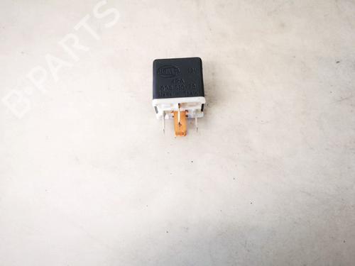Used Electronic sensor Electronic sensor VOLVO V70 I (875, 876) 2.5 TDI (140 hp) 32885884 32885884