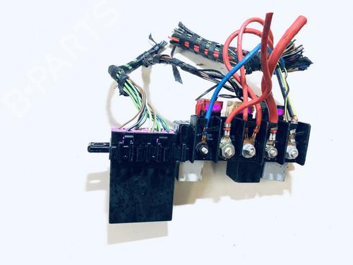 Used Fuse box Fuse box VW GOLF IV (1J1) 1.6 (100 hp) 33074811 33074811